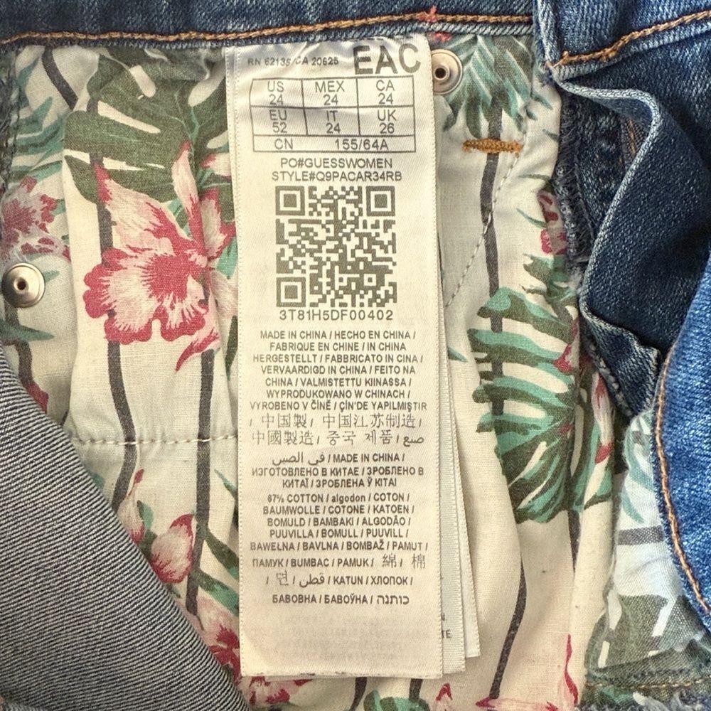 Guess Triangle Guess Logo Distressed Cutoff Shorts - Picture 8 of 8